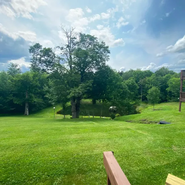Spacious 2-bedroom condo with mountain views & lots of hiking - Image 1