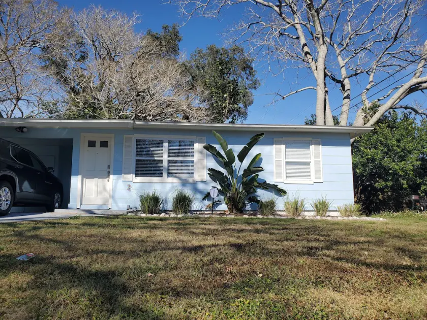 10 mins from the beach, pet friendly, huge yard! - Image 1