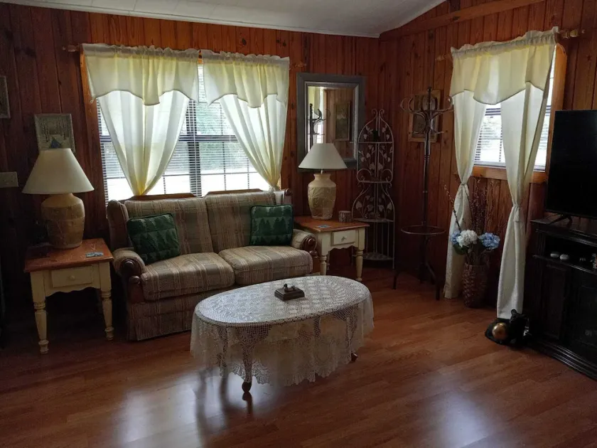 Peaceful Country Getaway Pet Friendly and Cozy! - Image 1