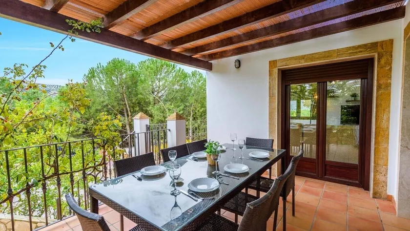 Bella villa con vista sul lago di Iznájar - Image 1
