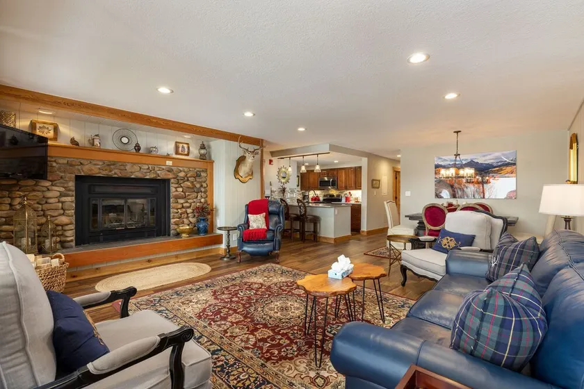 Private Balcony w/ Mountain View, Close to Shuttle & Walk to Lakeside Village - Image 1
