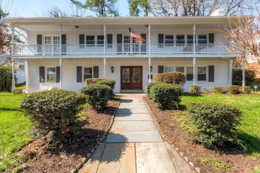 Majestic Residence, Theater, Gym - 5 miles from DC - Image 1