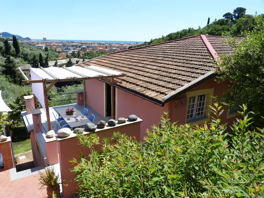 is a small apartment recently restored. Ideal for a couple. - Image 1