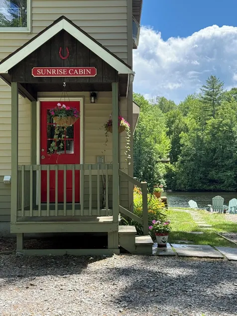 Waterfront paradise, hot tub.  Saratoga/Lake George. Super clean & sanitized. - Image 1