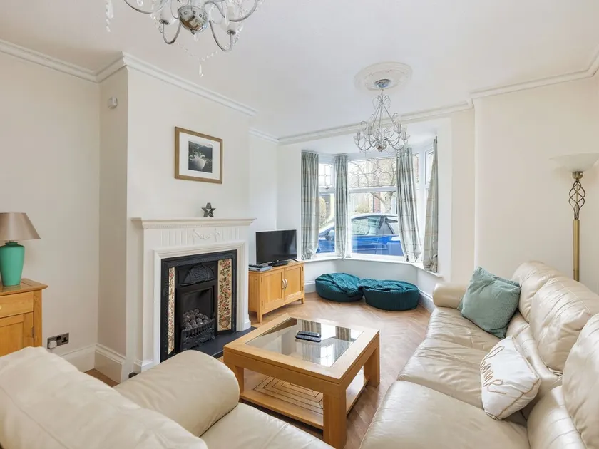 4 bedroom accommodation in Lytham St Annes - Image 1