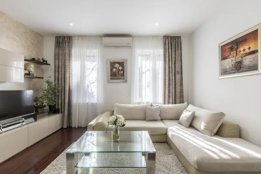 Apartman Varos in the center with private parking - Image 1