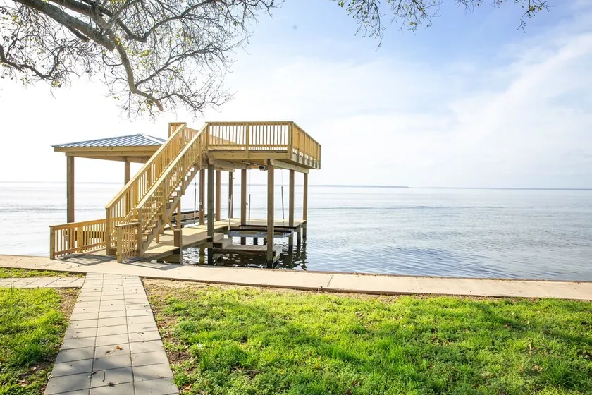 Escape to the Pointe - Superior Sunset views from spacious porch! - Image 1