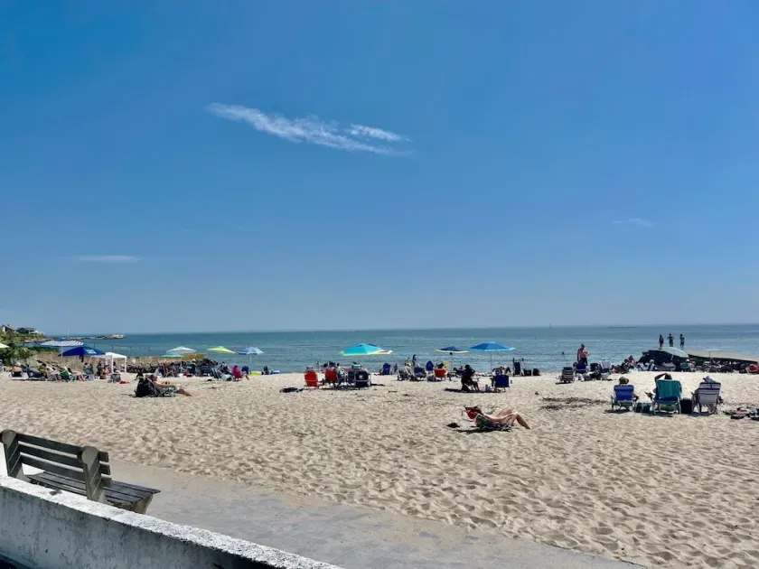 Beach Ready 3-bdrm house, Short Walk to Private Beach and Park, Lots of Parking - Image 1
