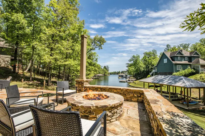 Secluded Lake Home - Image 1