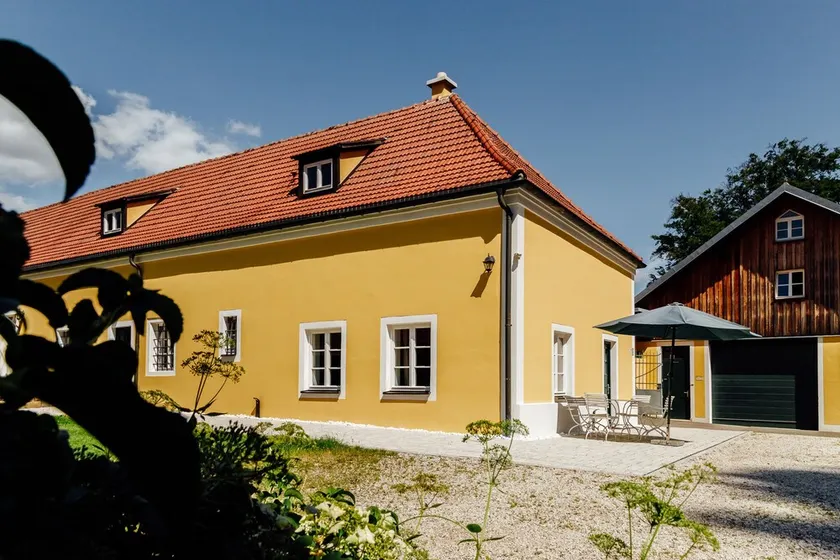Extravagante Wohnung mit Großer Schlafgalerie im Schlosshof - Image 1
