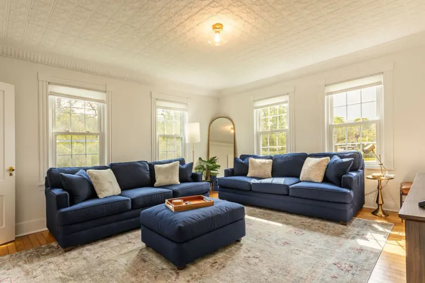Pet-Friendly 2BR Getaway Near Killington & Woodstock - Image 1