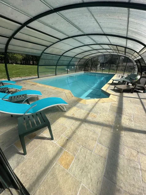 Les Charmettes, 3 bedrooms, heated indoor pool, enclosed grounds. - Image 1