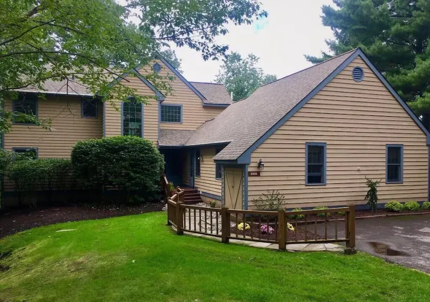 Exceptionnel 5 chambres; 4 1/2 Bath House sur le magnifique parcours de golf de Buck Hill Falls - Image 1