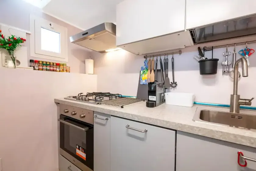 Luxury 2 bedrooms penthouse in the city center - Image 1