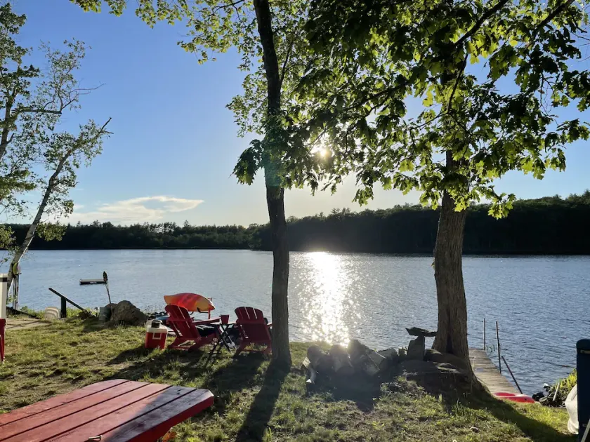 Lakeside Cottage for family fun  - Image 1