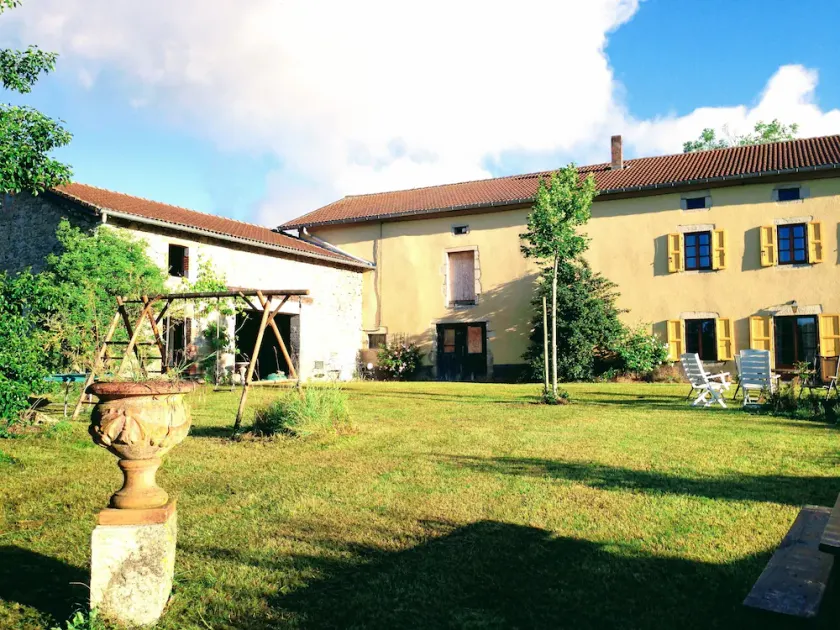 1896 Farmhouse 5 Rooms 9 Guests. Great Nature in Farming Country. - Image 1