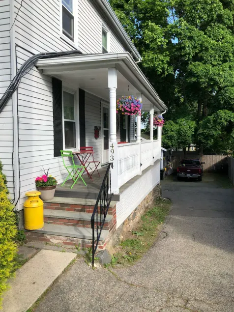 Milton Retreat, 5 min to Boston ,major highways . Safe family neighborhood . 😀 - Image 1