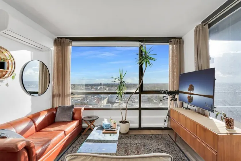 Trendy Inner-City Living Brunswick Apt. for Two! - Image 1