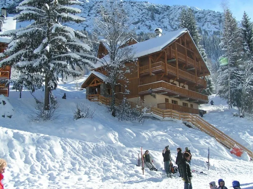 Ski in Ski Out Luxury Apartment with South West Facing Balcony! - Image 1