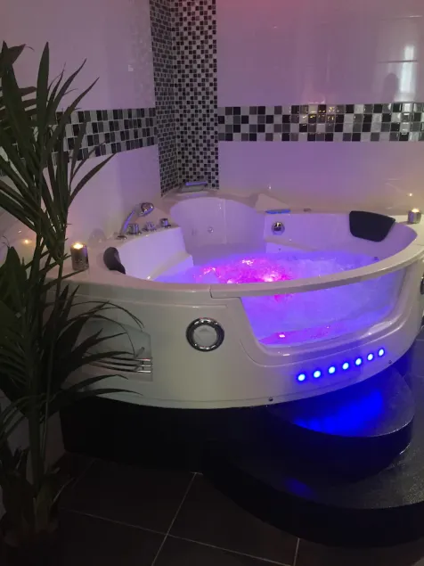 Le Love Spa appartement détente romantique avec Jacuzzi,Sauna... - Image 1