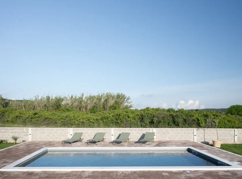 House Rose with Garden and Pool - Image 1