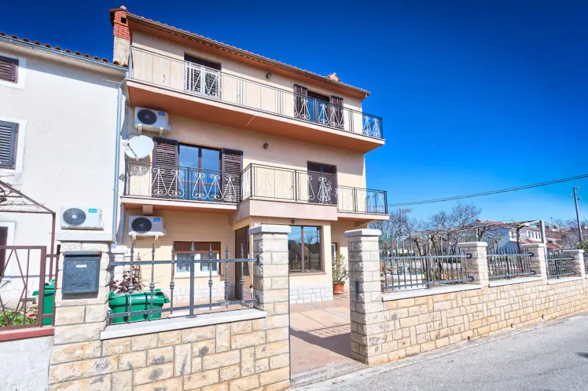 Luxury apartment for 3 people - Image 1
