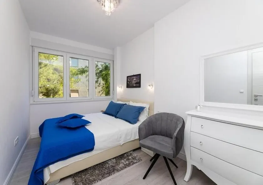 Leora Deluxe Apartment  - Image 1