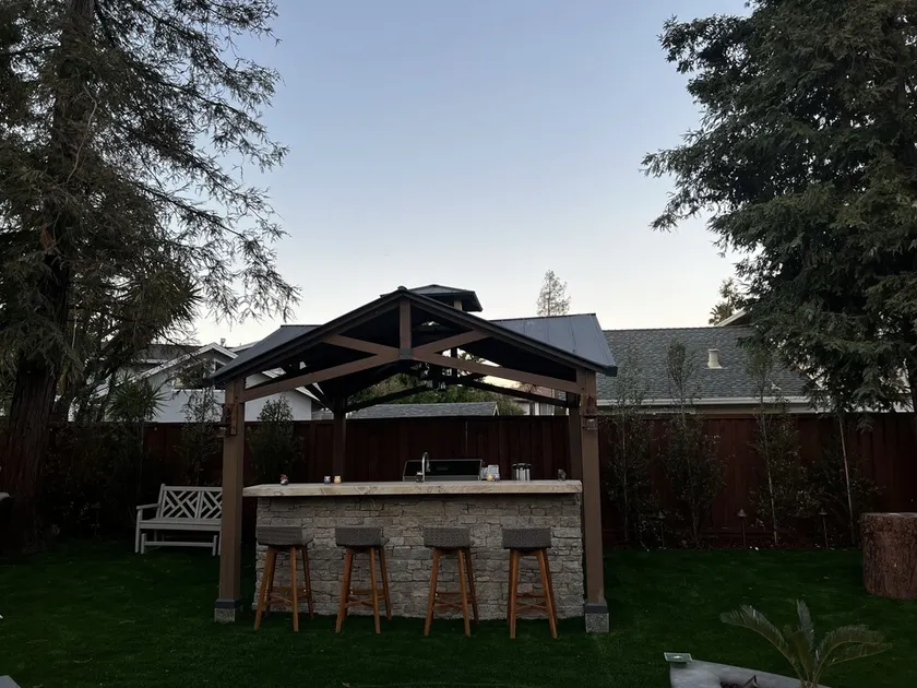 Spacious newly remodeled indoor / outdoor space. Walking distance hikiing trails - Image 1