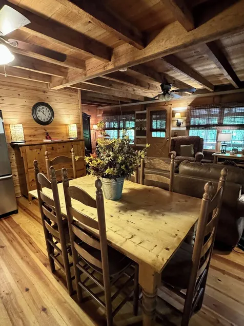 Beautiful Real Log Cabin.... Not your average cabin! Hot Tub. Wifi. Fire Pit - Image 1