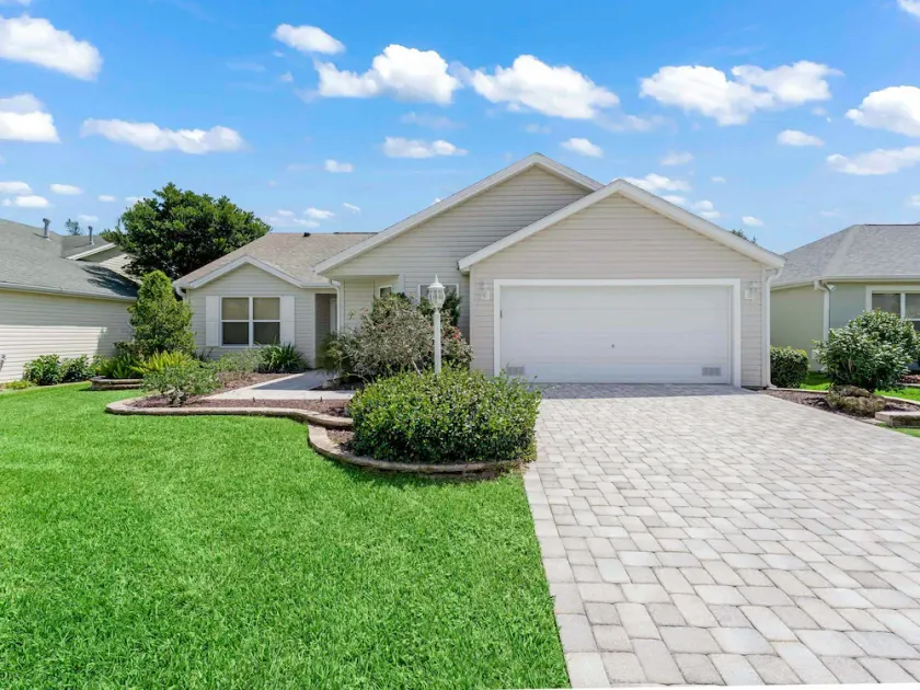 Close to Pelican Heron Golf Course and only  7 minutes to Lake Sumter Landing - Image 1