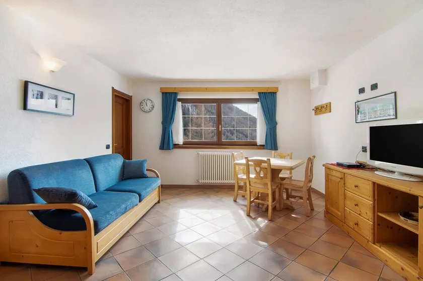 Appartamento Hotel \"Residence Larice Bianco N5\" con vista sulle montagne, terrazza condivisa e Wi-Fi - Image 1
