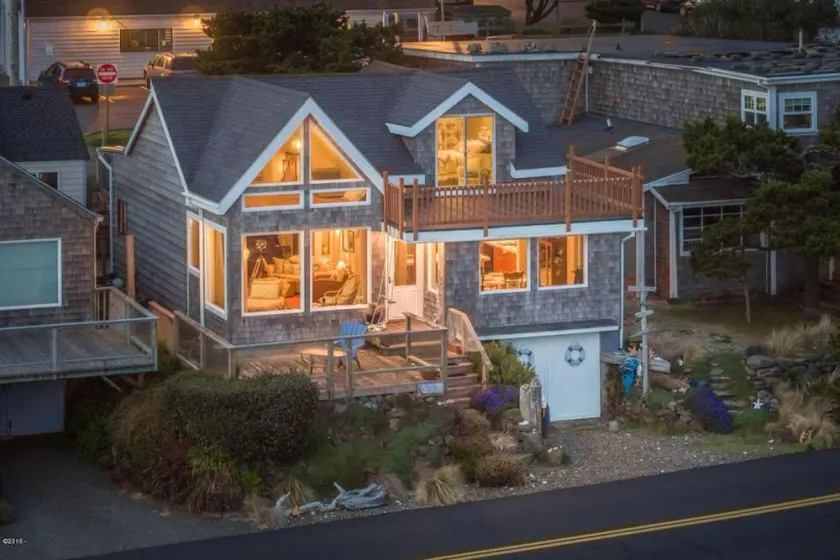 Ya-hatian Tides 3 Bedrooms 1.5 Bathroom Home by Redawning - Image 1