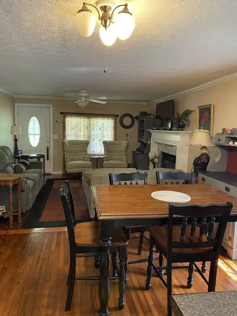 Comfy Country House -  Beds for 8 - 20 minutes from Auburn  Large yard, parking - Image 1