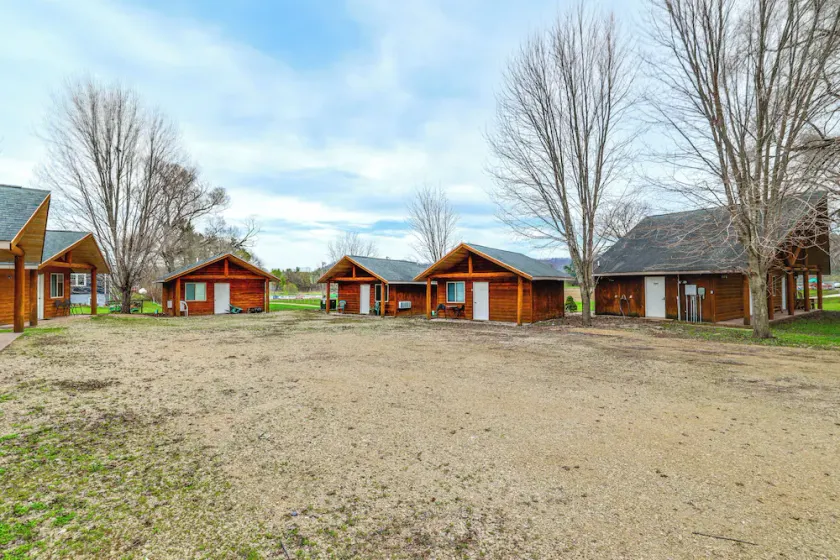 Explore the Mississippi River! Cabin in Cochrane - Image 1
