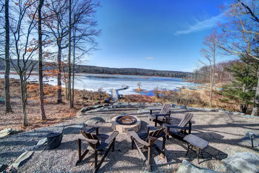 Water front boating, fishing, swimming, ski, golf, horseride, hike & more! - Image 1
