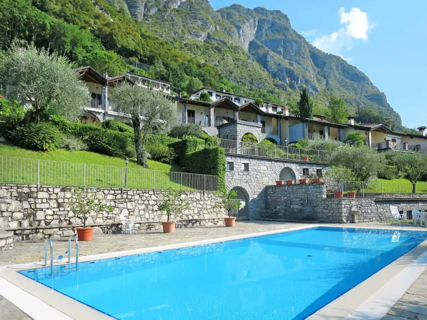 Smuk lejlighed for 4 personer med WIFI, pool, TV, terrasse og kæledyr tilladt - Image 1