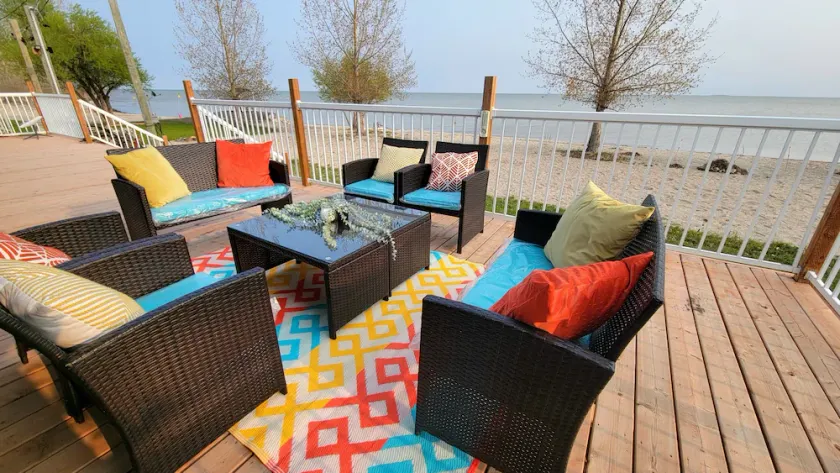 Lake front cottage on Lake Manitoba.  90min from Clear Lake, Riding Mt. Nat. Prk - Image 1