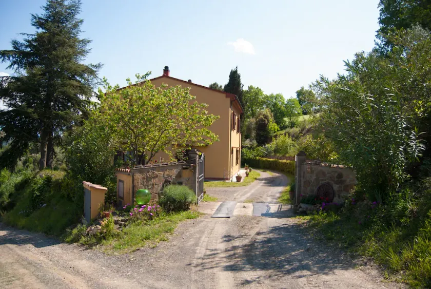 Ferme isolée et paisible située sur les pentes d'une vallée enchanteresse - Image 1