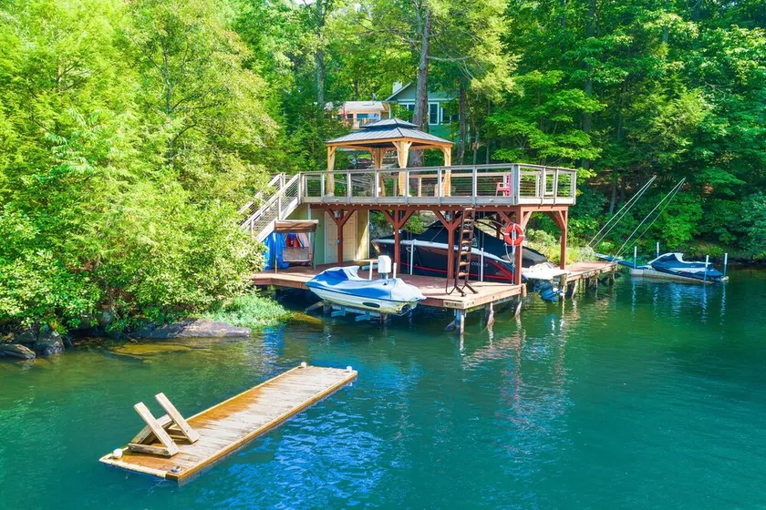 Lakefront home with granite counters, fireplace, lake views, & dock - Image 1