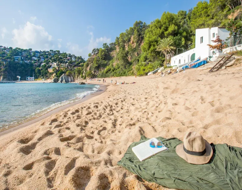 Child-friendly villa with sea view - Image 1