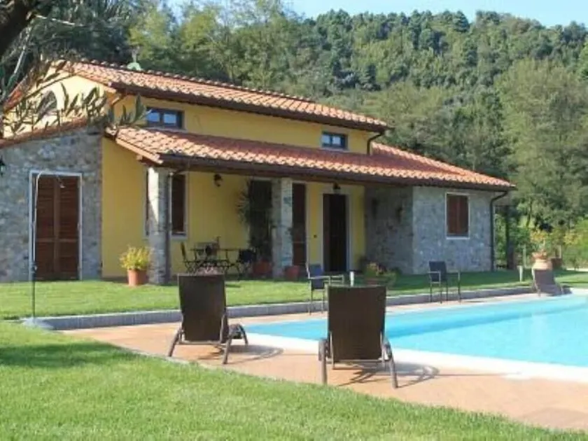 Massa Pisana: Villa with pool and big garden at only 3 km far from the centre - Image 1
