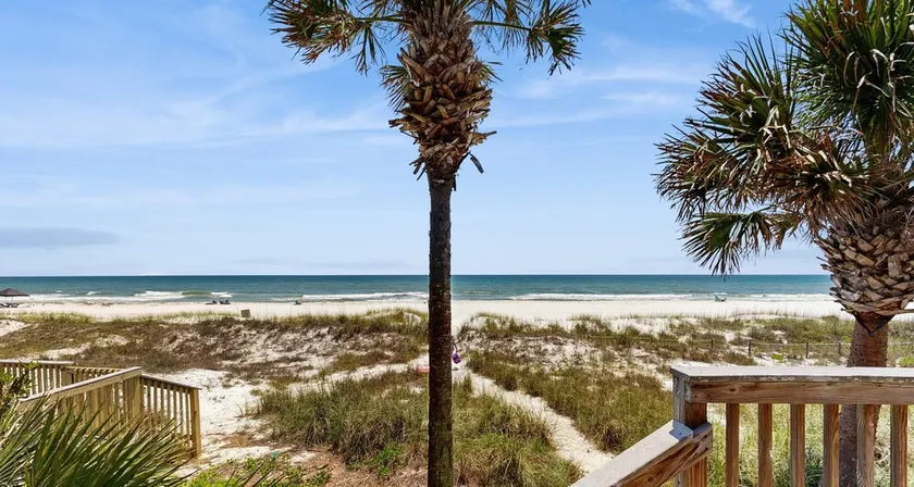 Beachside Joy! Adorable, confortable et en bord de mer - pas un condo !!! - Image 1