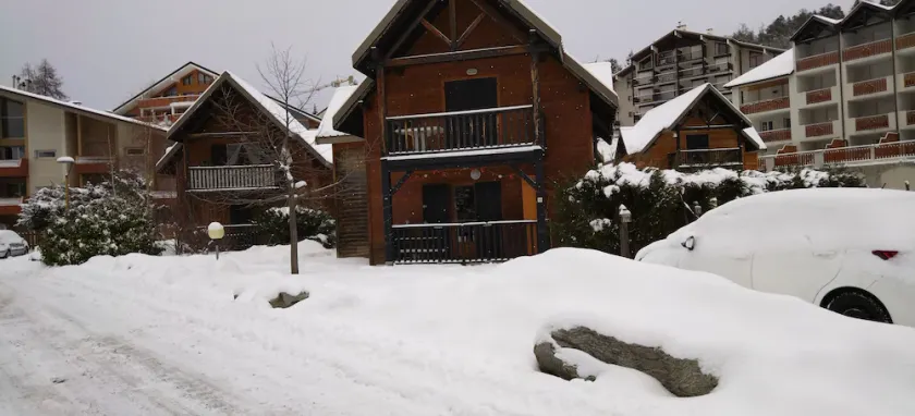 bas de Chalet Avec Jardinet Devant - Image 1