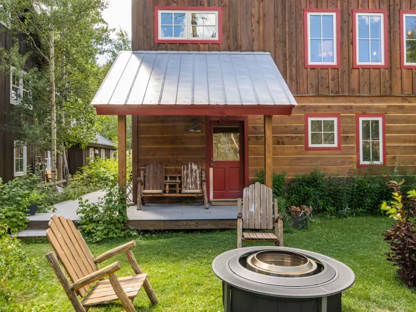 Retraite en ville de Coal Creek!  3BR / 3 BA complets - SLPS 8+ - 2 pâtés de maisons de Elk Ave! - Image 1