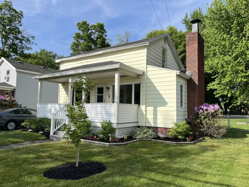 Valley View Lakehouse - Fully updated, dog friendly and beautiful lake view! - Image 1