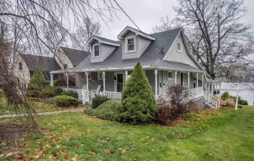 Beautiful East Waneta Lakeside Cottage! - Image 1