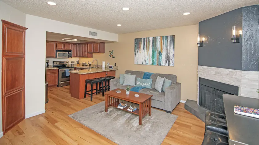 Prime Unit with Red Rock Views, Free EV Charging - Image 1