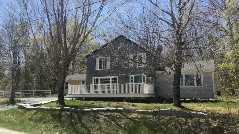 Charming cottage on quiet side road in Sedgwick - Image 1