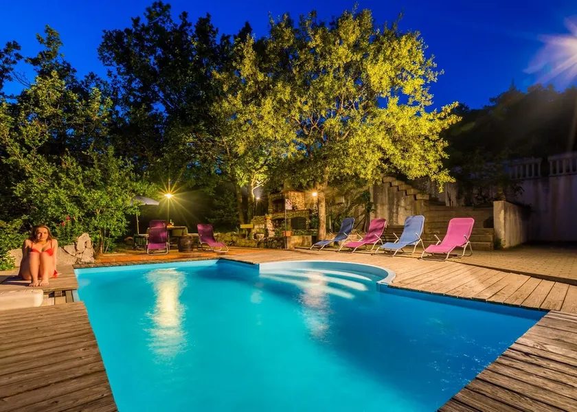 Holiday apartment with sea view and pool - Image 1