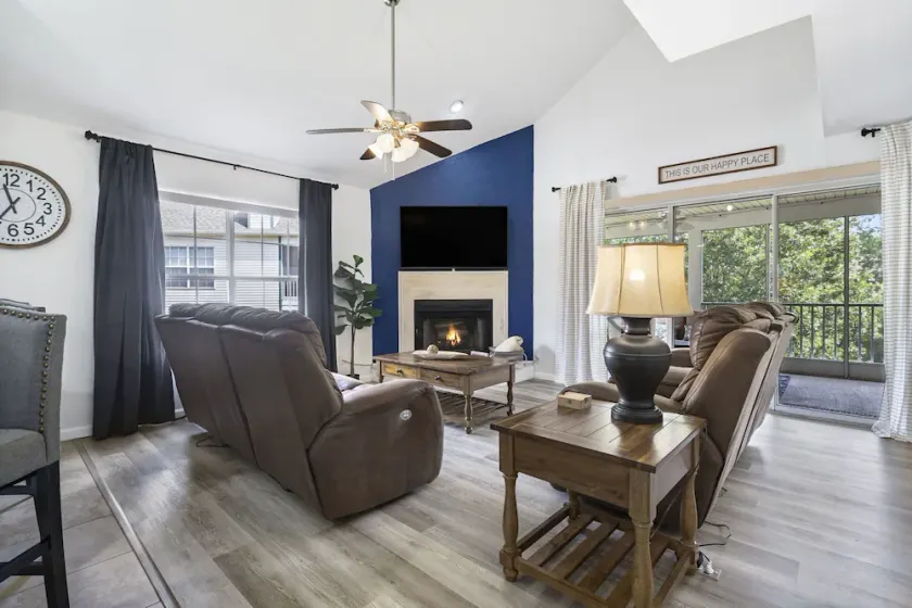 Pointe Royale! Extra clean and ready for YOU! WALK to Pool, Golf, & Restaurant! - Image 1